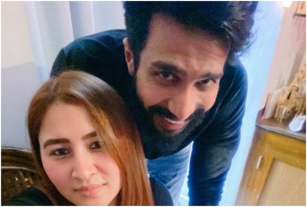 Jwala Gutta shared a images with Tamil cinema actor Vishnu Vishal to wish their fans on the new year
