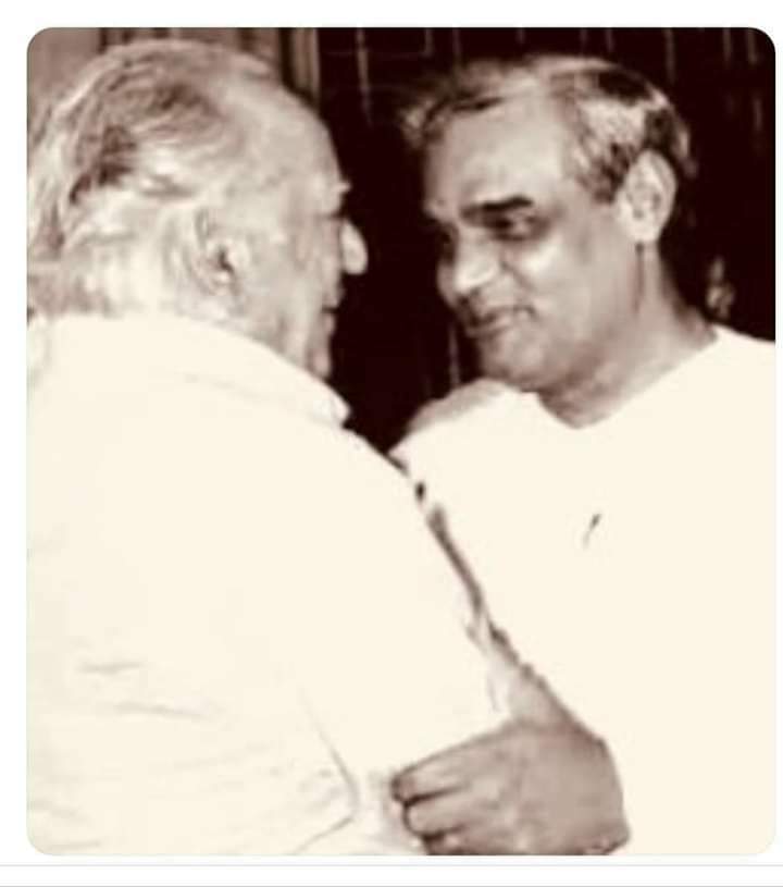 जब विदेश मंत्री रहते हुए अटल जी प्रोटोकाॅल तोड़कर फ़ैज़ से मिलने उनके घर गए