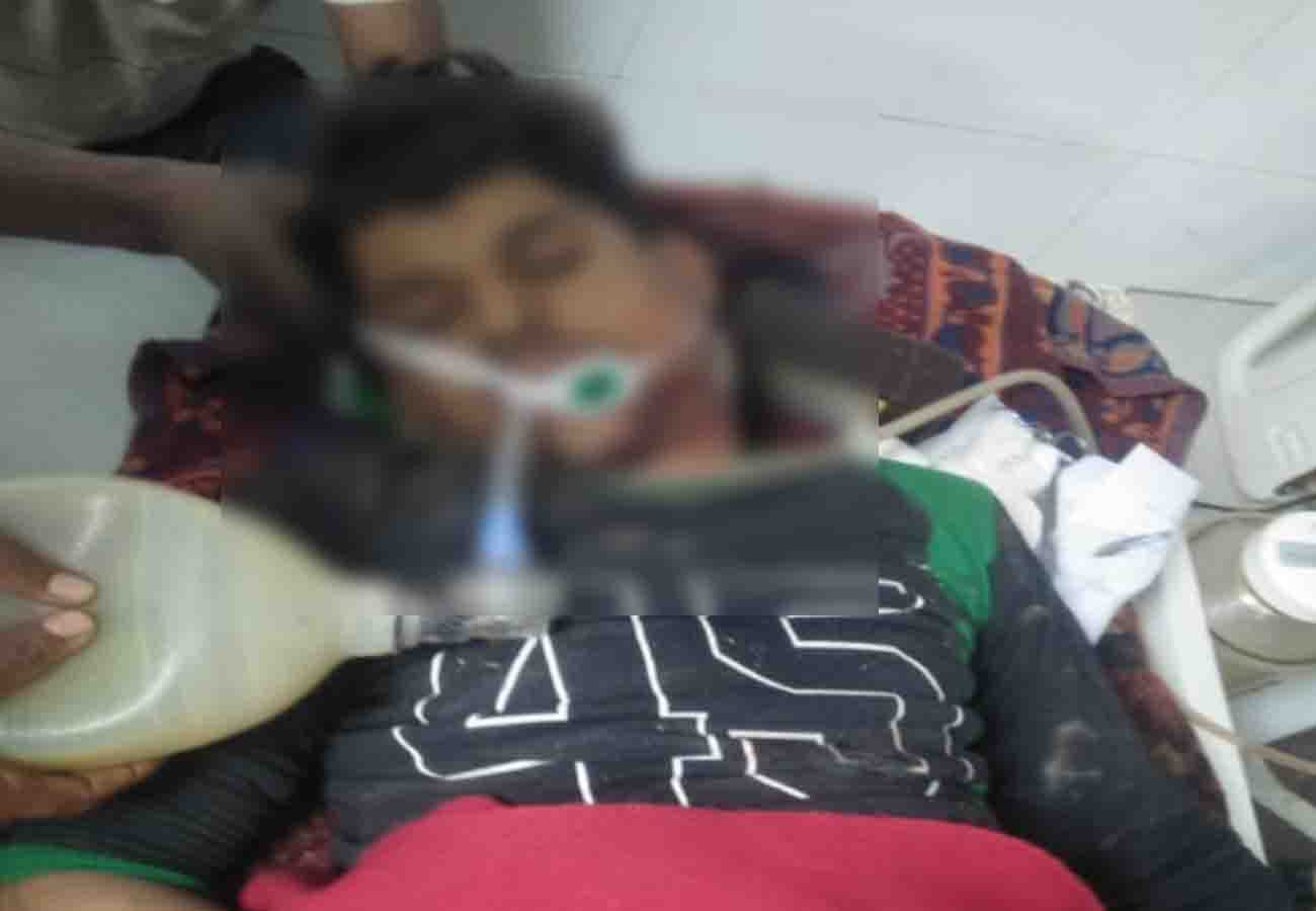Seeing daughter in offensive condition with lover,  cut with axe