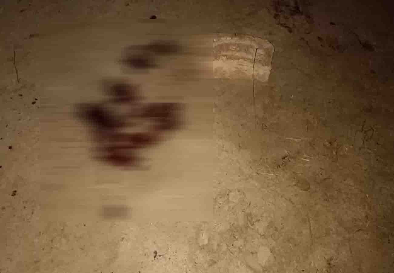 Seeing daughter in offensive condition with lover,  cut with axe