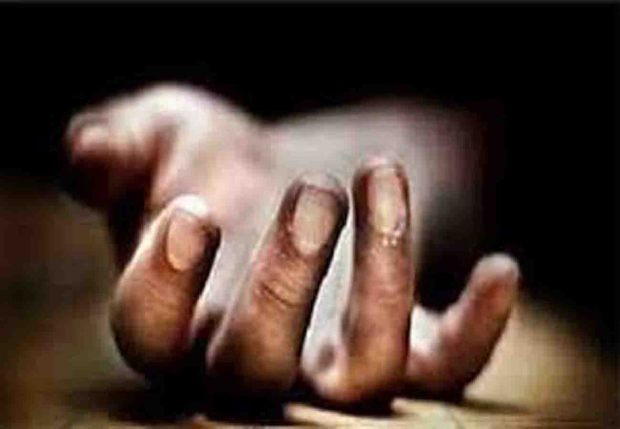 dead body of the labourer found inside the house in hardoi