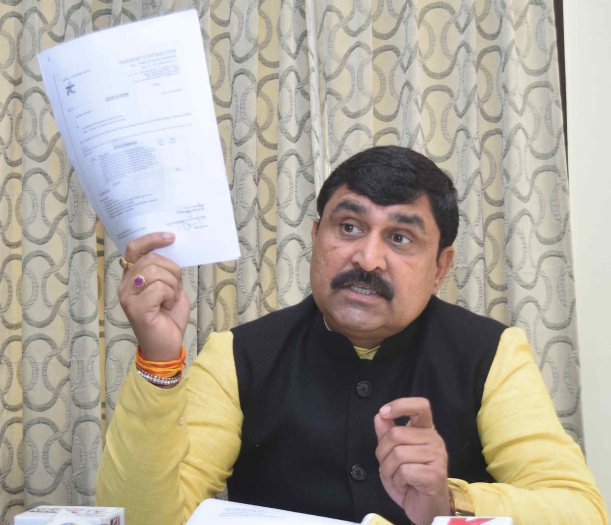 Kundu accuses former minister Grover of scam in parking road construction