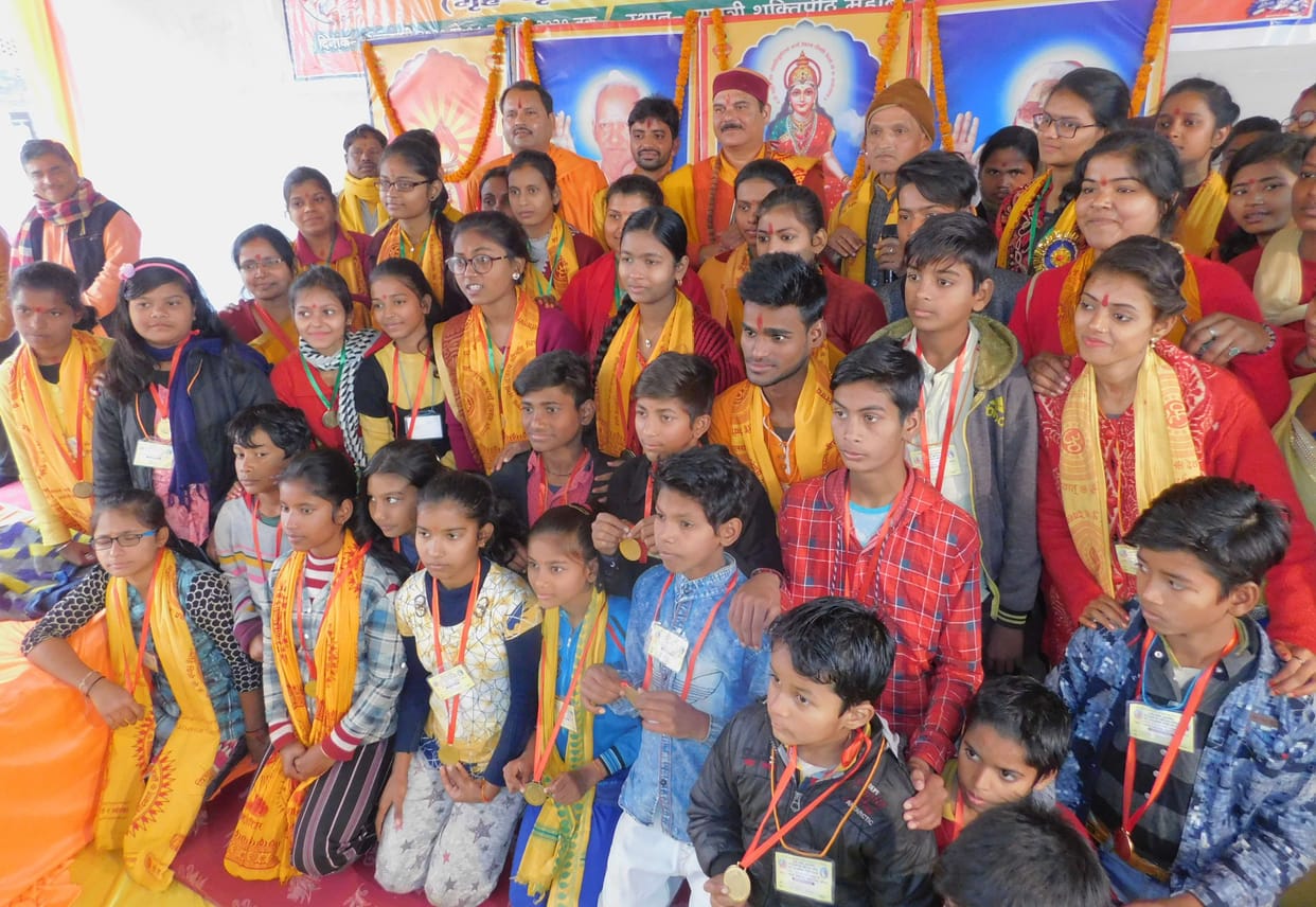 Hundred people became disciples of Pt. Sriram Sharma after taking initiation