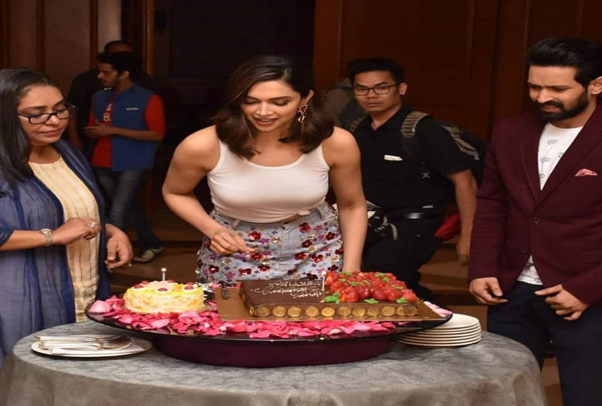 Deepika Padukone Pre Birthday Celebration With ChhapaaK Team And Media At Mumbai