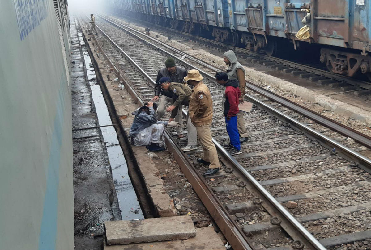 Andhra Pradesh Devotee jumped ahead of Taj Express on Mathura Railway Junction