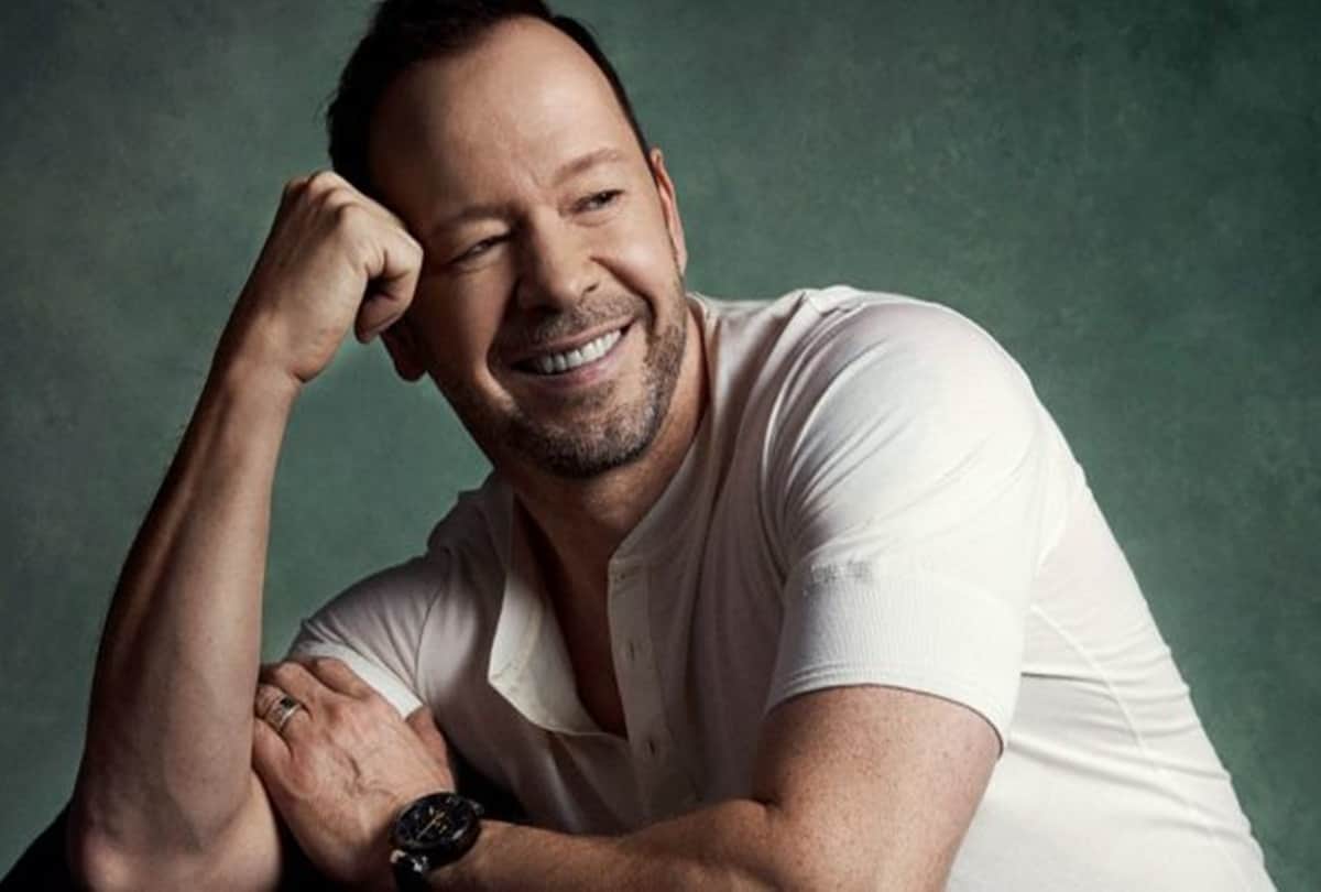 Donnie Wahlberg Singer gave a $2020 tip on a $23 bill to Food Server