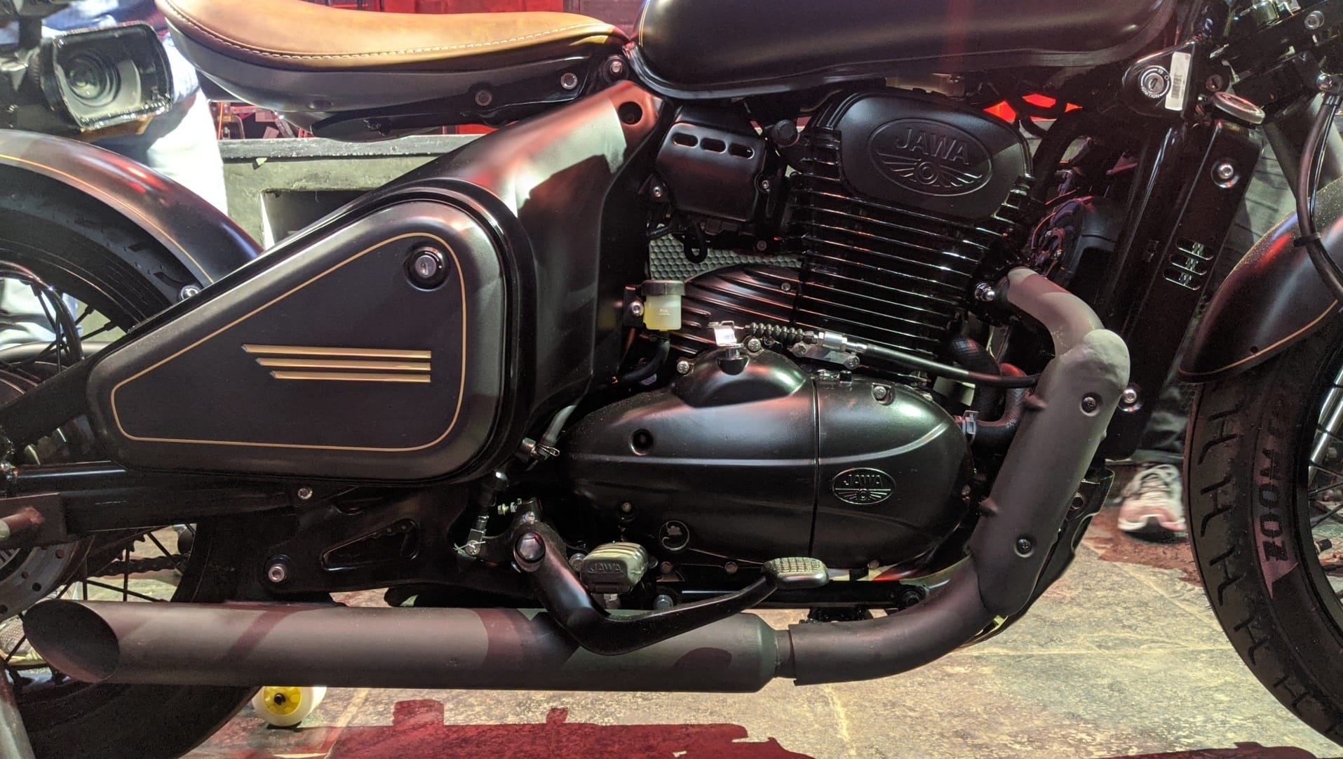Bobber style designs Jawa perak delivery started know jawa perak bobber price engine specifications features in india