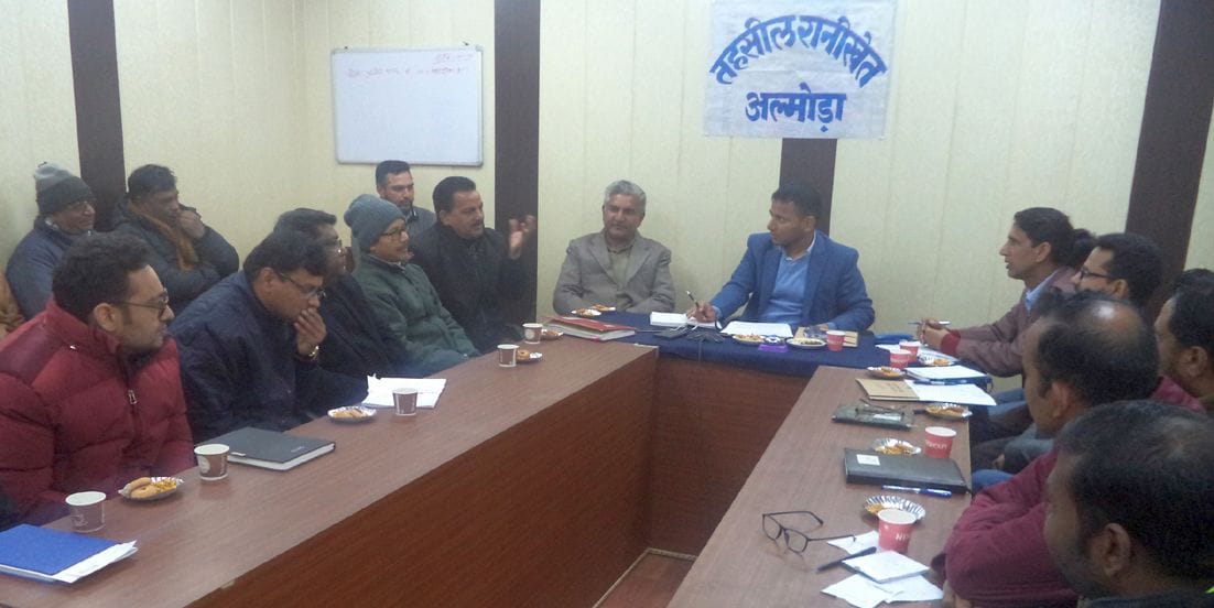 Traders and bankers recognized the importance of the cashless system