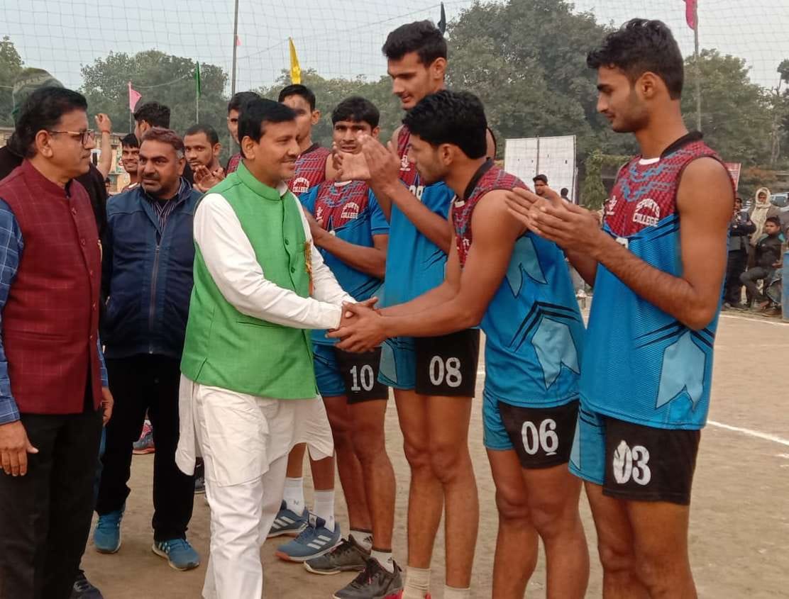 The teams of Gorakhpur, Prayagraj, Agra and Ayodhya reached the semi finals