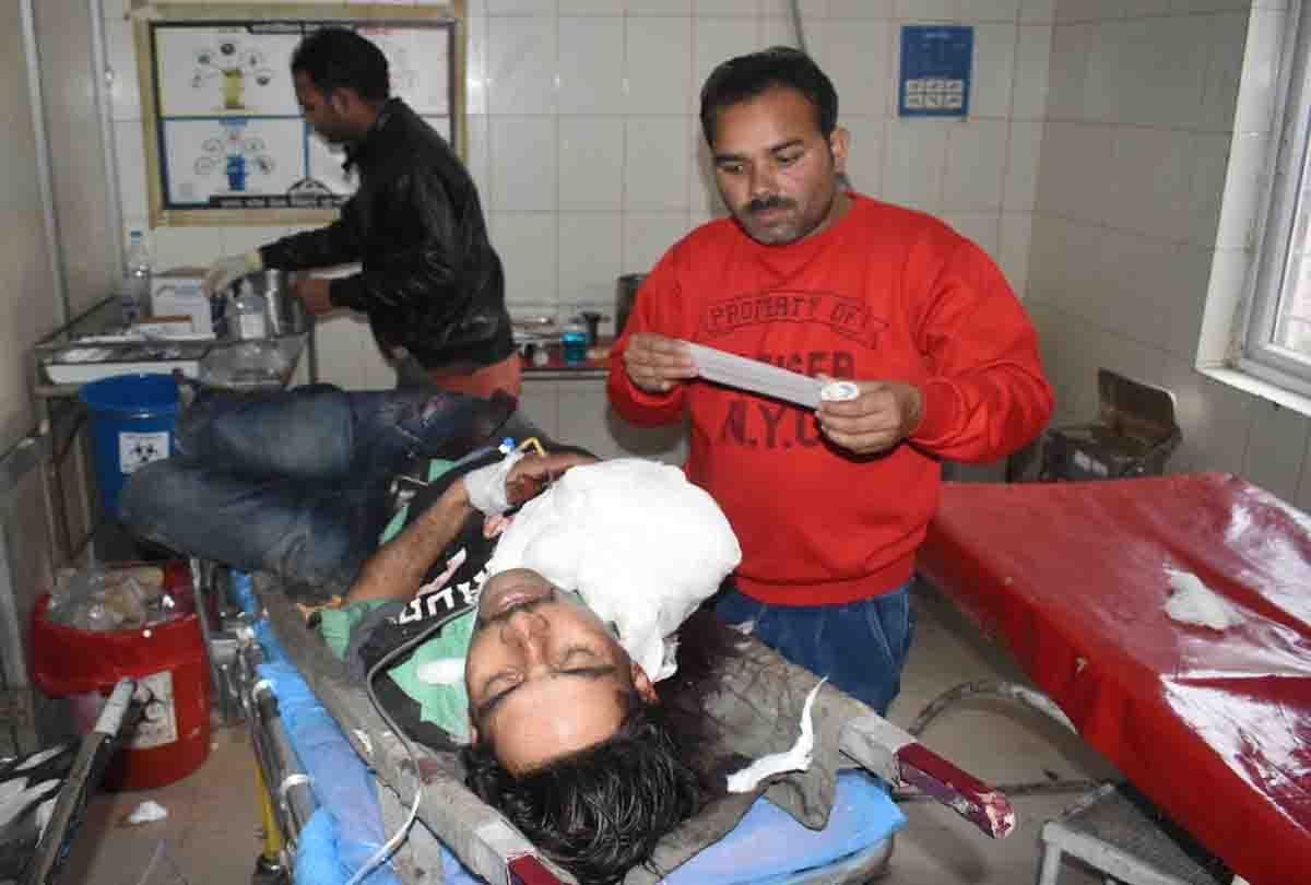 man right hand cut due to fall from the train