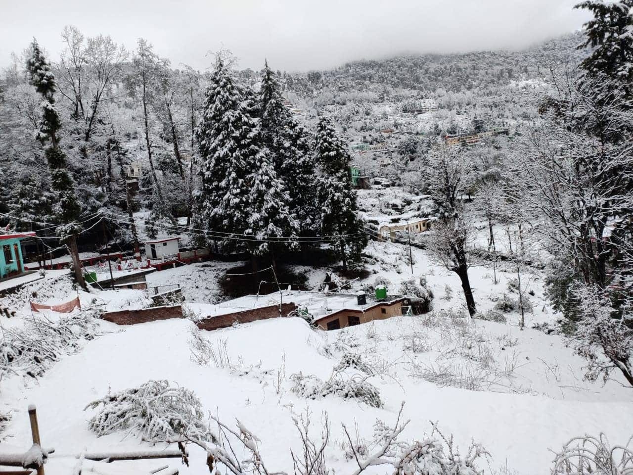 uttarakhand weather update today, snowfall beautiful photos from pithoragarh