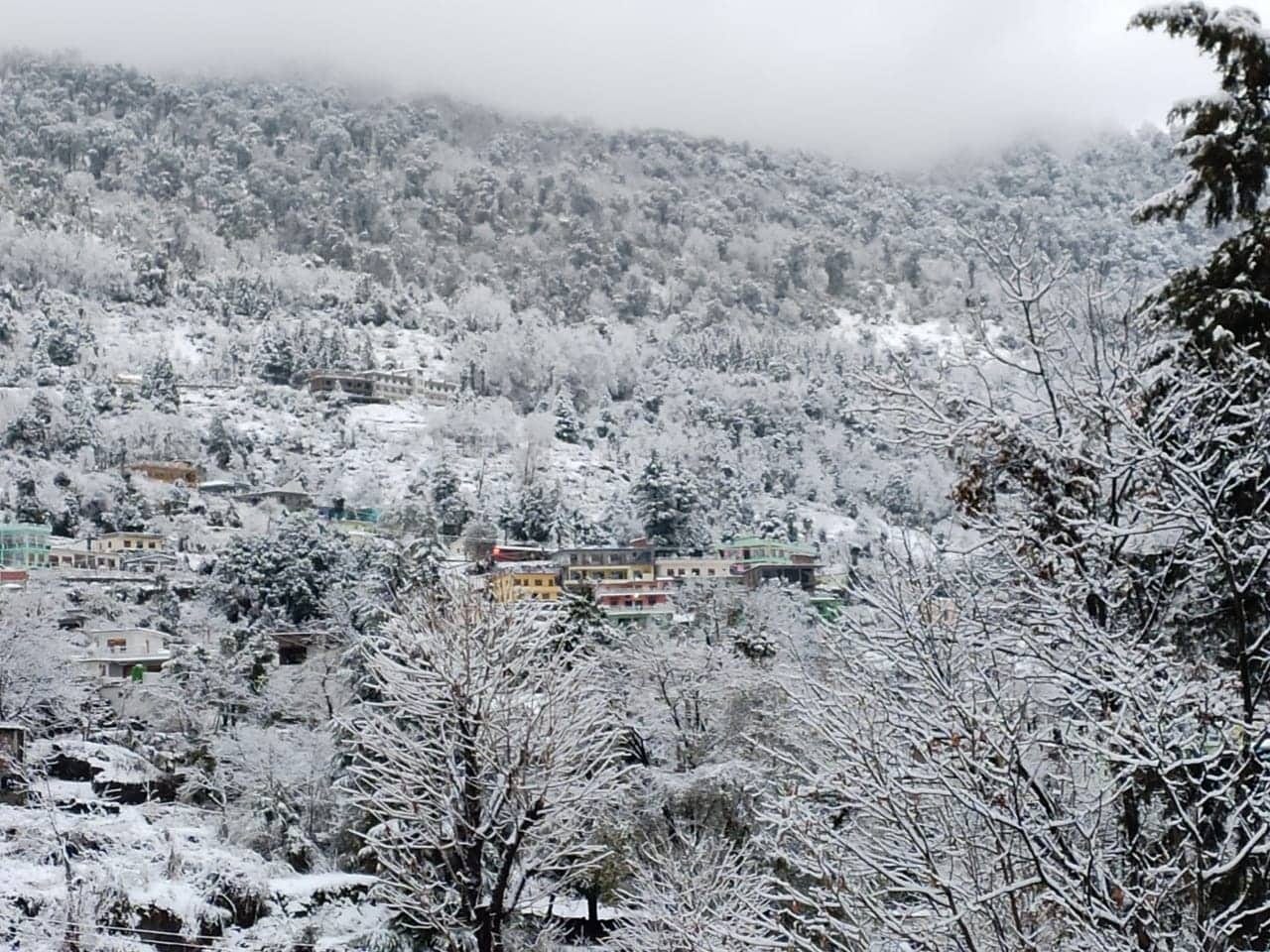 uttarakhand weather update today, snowfall beautiful photos from pithoragarh