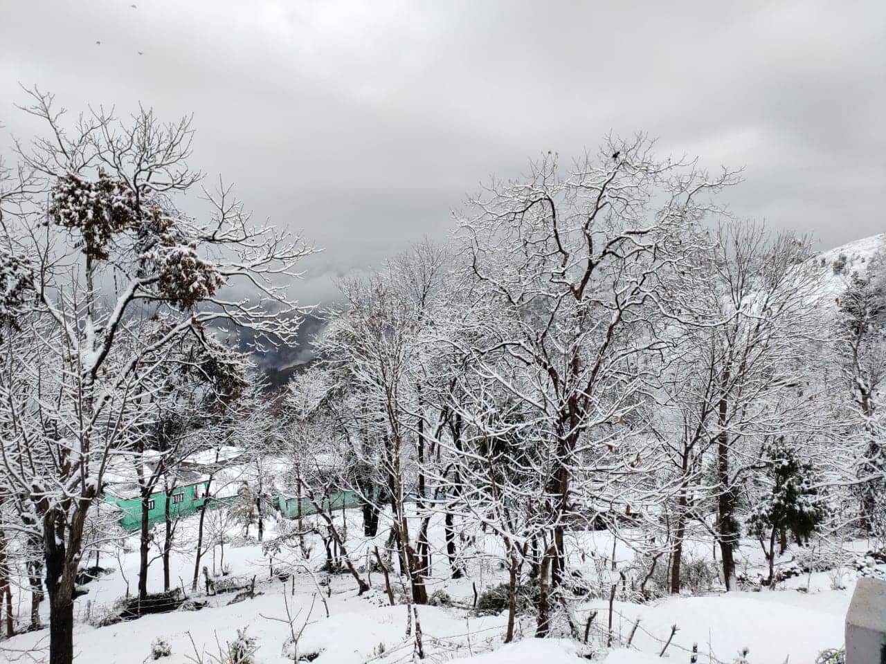 uttarakhand weather update today, snowfall beautiful photos from pithoragarh