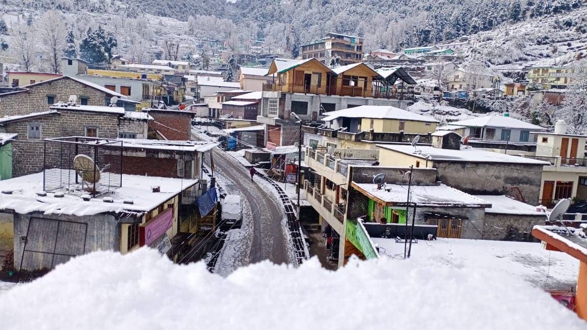 uttarakhand weather update today, snowfall beautiful photos from pithoragarh