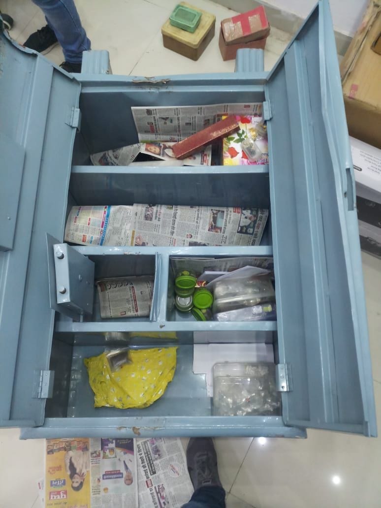 jwellary shop, gold and silver, thief, crime, police