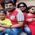 परिवार के साथ बुलियन कारोबारी नीरज अग्रवाल (फाइल)