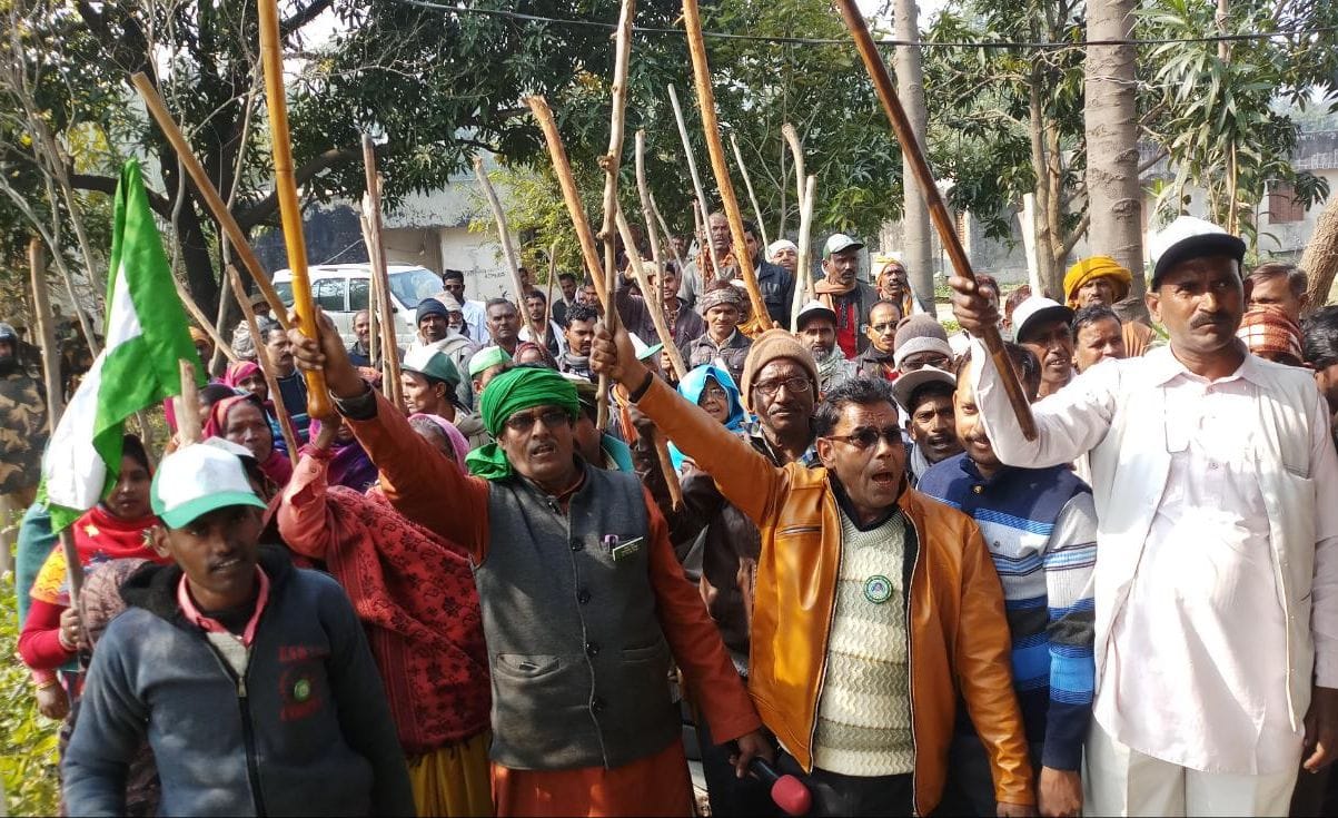 Strike outside the fifty-two sub-center on electricity crisis