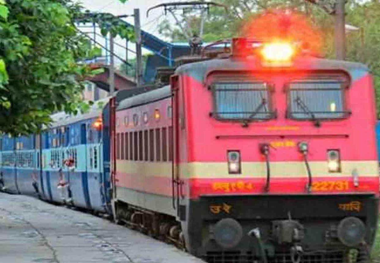 fire caught in generator coach of vaishali express in etawah