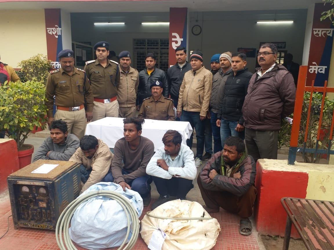 five people held with signal cable