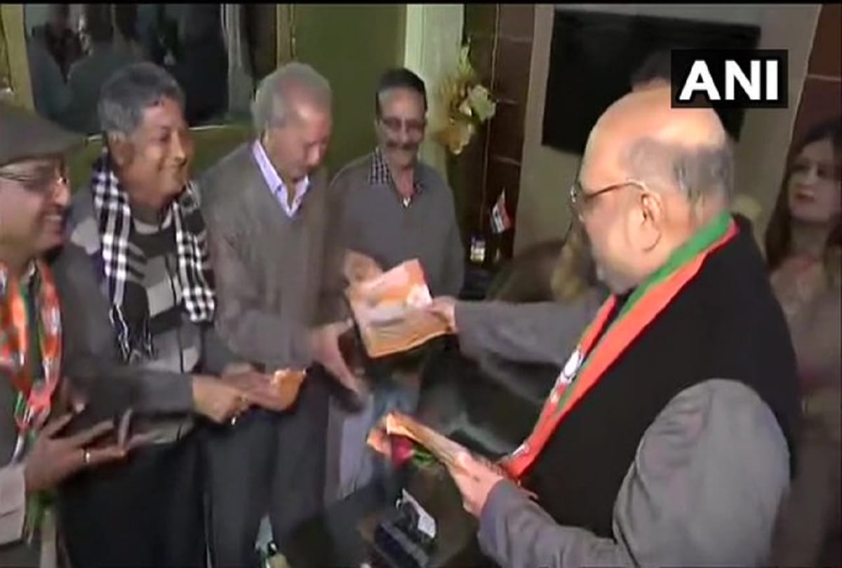 Amit Shah arrives in Lajpat Nagar as a part of BJP door to door campaign awareness on CAA