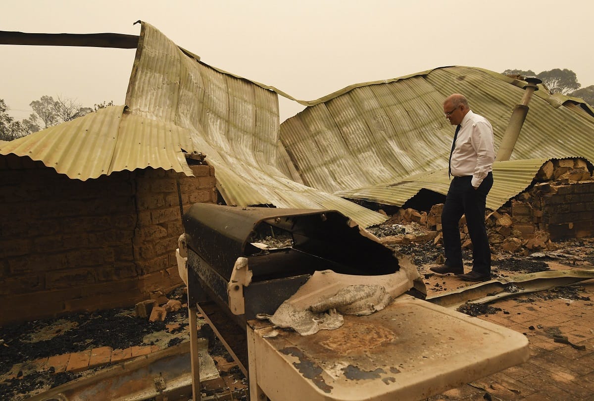 A huge fire in Australia's bushfires, 24 dead