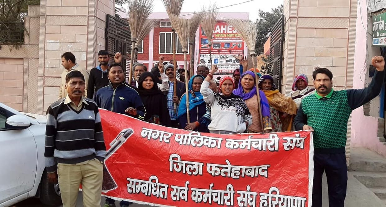 City council employees demonstrated about demands, fatehabad
