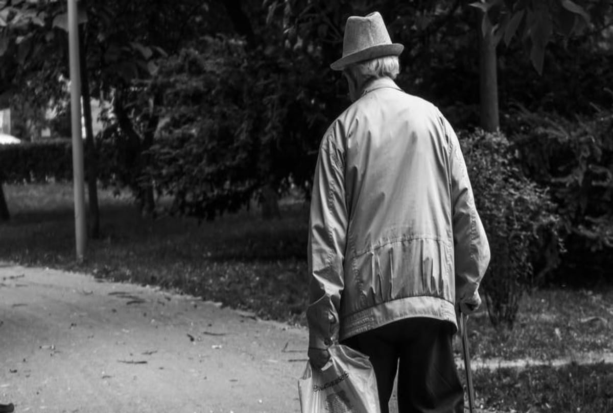 Take caution while taking an elderly bath in winter