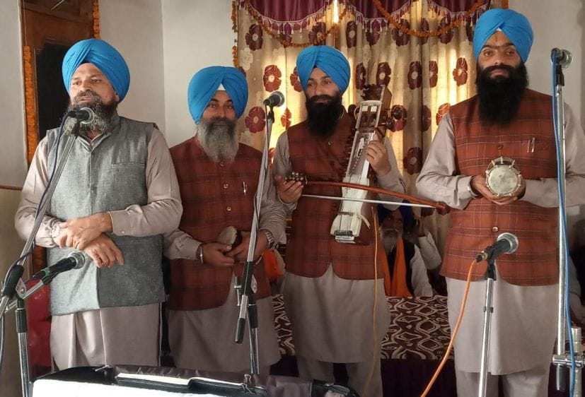Removed city kirtan, grand reception from place to place