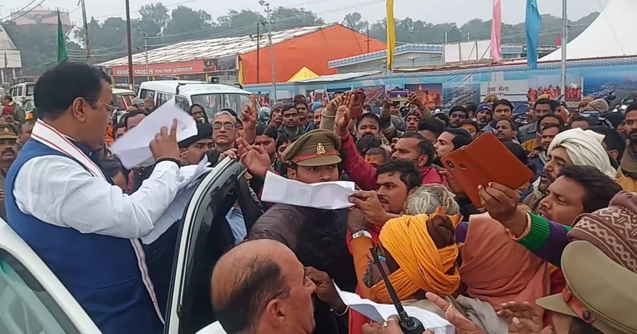 Saints on hunger strike stopped deputy CM's vehicle