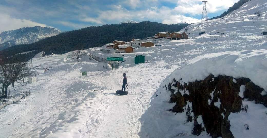 route jammed Snow on Joshimath-Auli  tourists upset