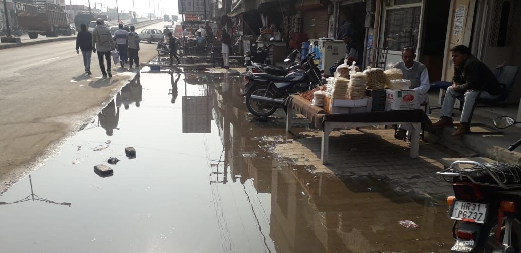 7000 poeple of patel nagar atricken with sewer problem for 5 years
