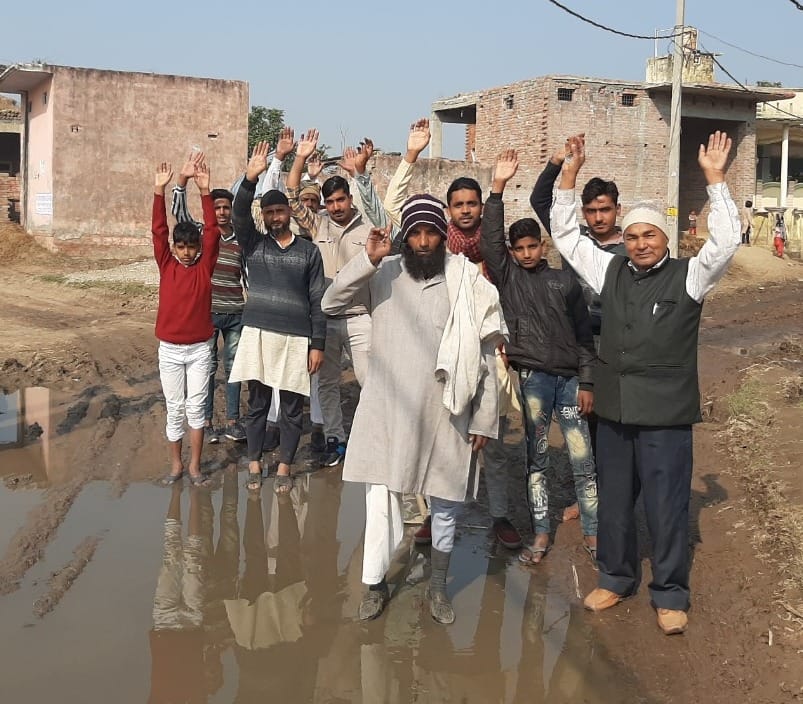 Protest over waterlogging in village Hajipur Dugadda