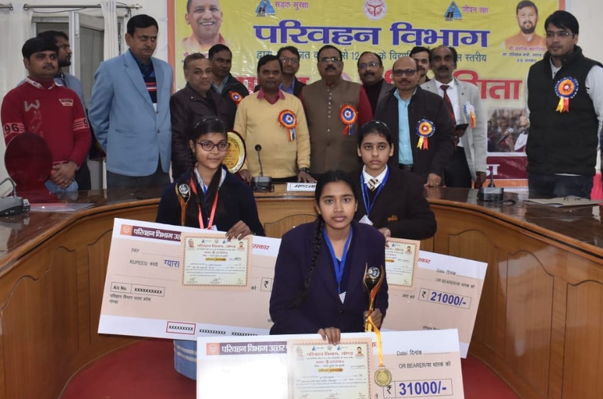 Student Rashmi topped in Divisional Competition