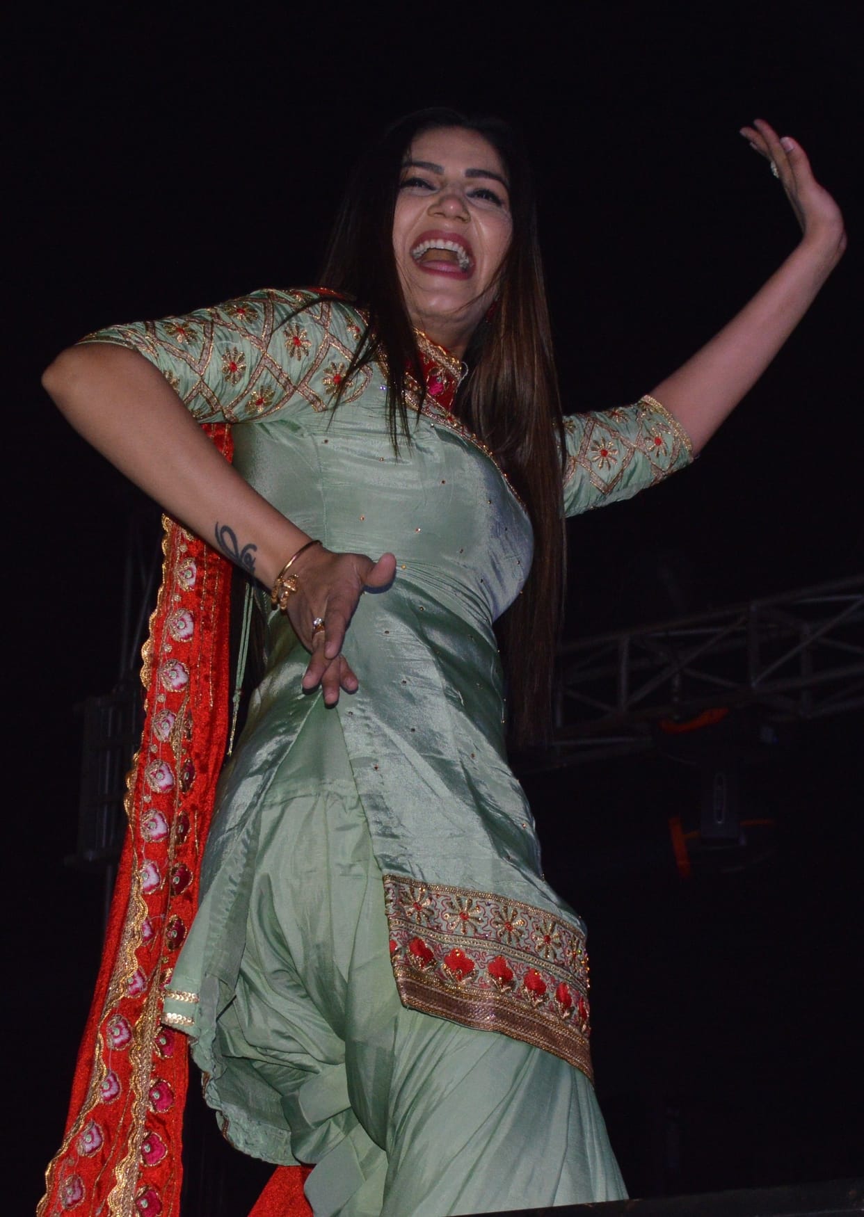 Sapna chaudhary perform in Hathras