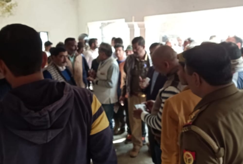 Attack on a doctor in Ramsanehighat in Barabanki.