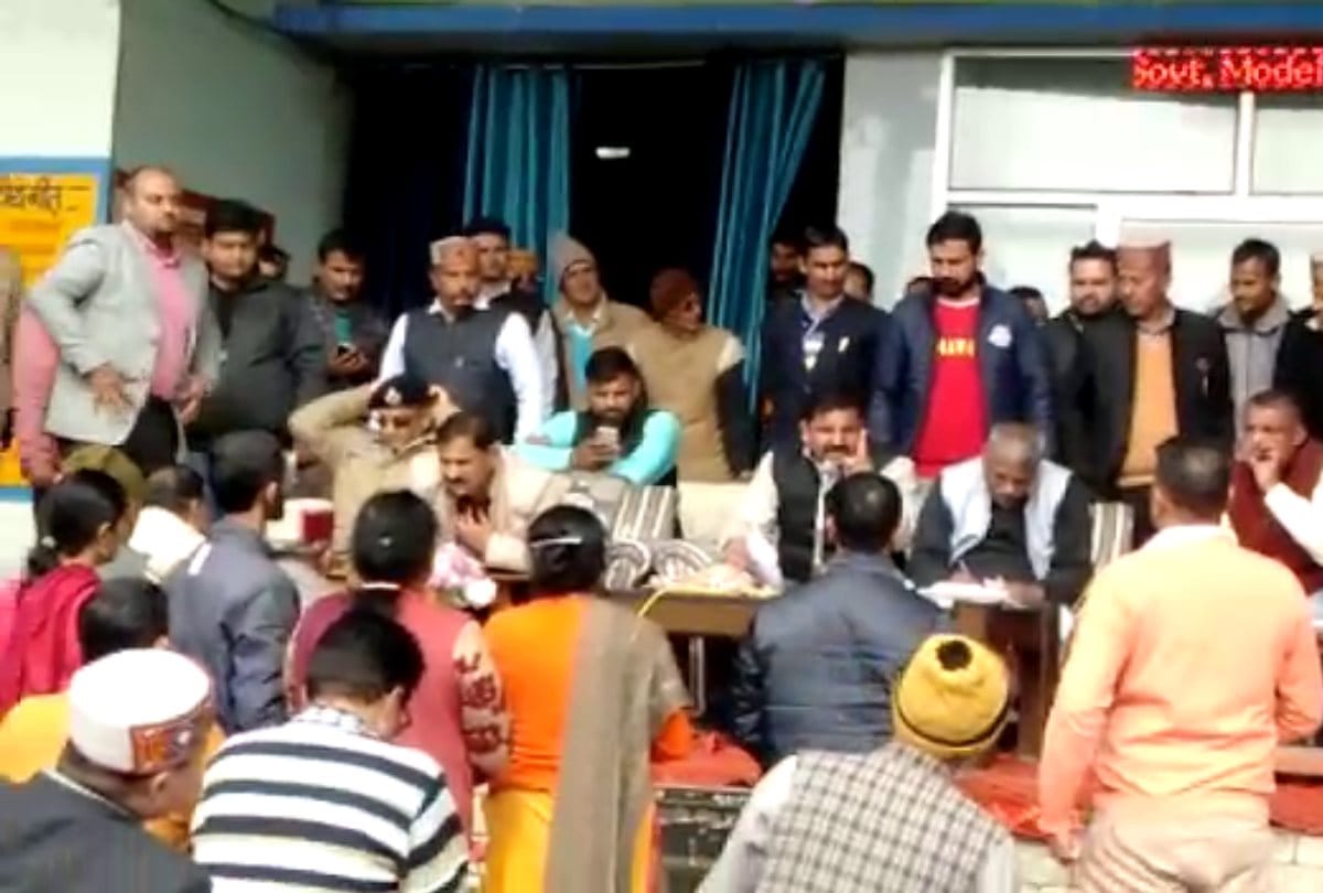 Vidhan Sabha Deputy Speaker Hans Raj hits out at officer in Janmanch in paonta sahib himachal