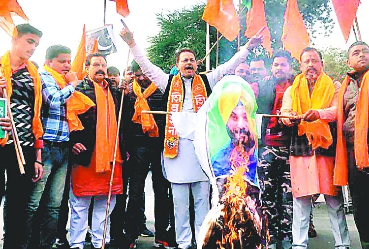 Shiv sena protests against Navjot singh sidhu in Patiala