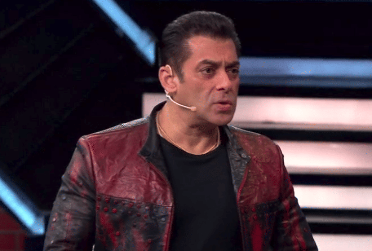 Salman Khan Video: Bollywood Actor Dabangg Khan snatched phone from a fan hand