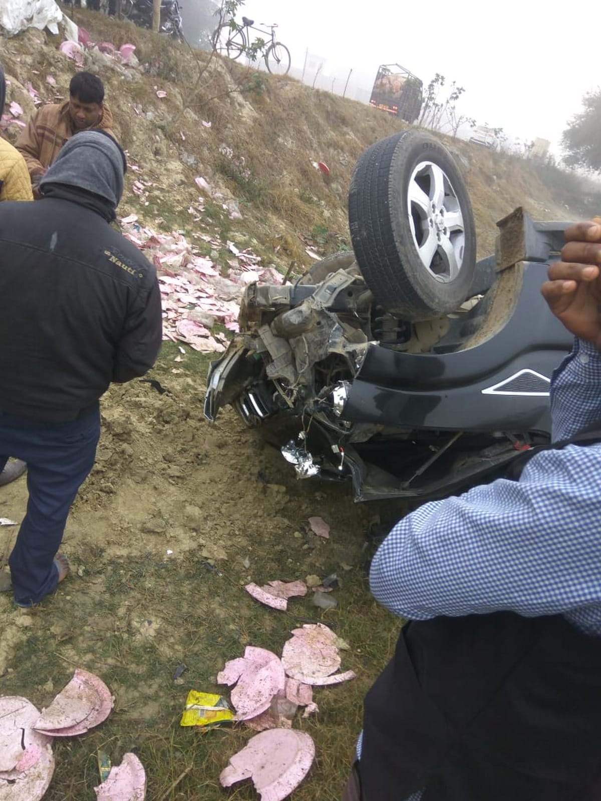 Two real brother died scorpio collide bike in kaptanganj azamgarh