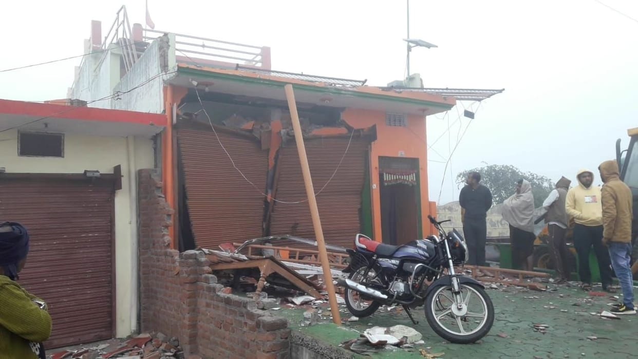 truck rammed into the house in fogg