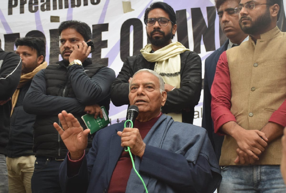 JMI students get support of Yashwant Sinha and Vrinda Karat