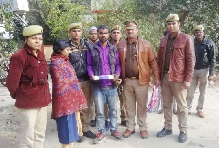 Younger brother and wife killed the young man with knives