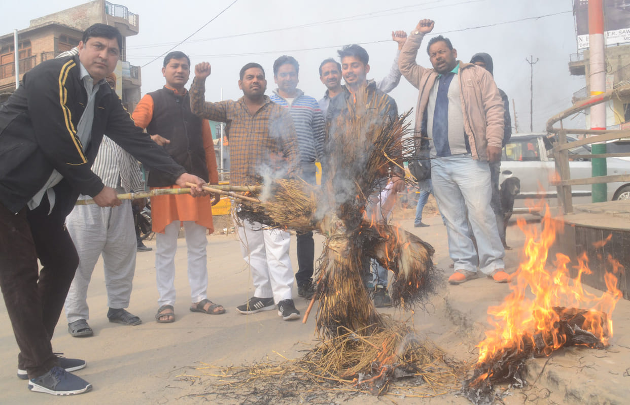 Pakistan's effigy burnt in protest against Nankana incident