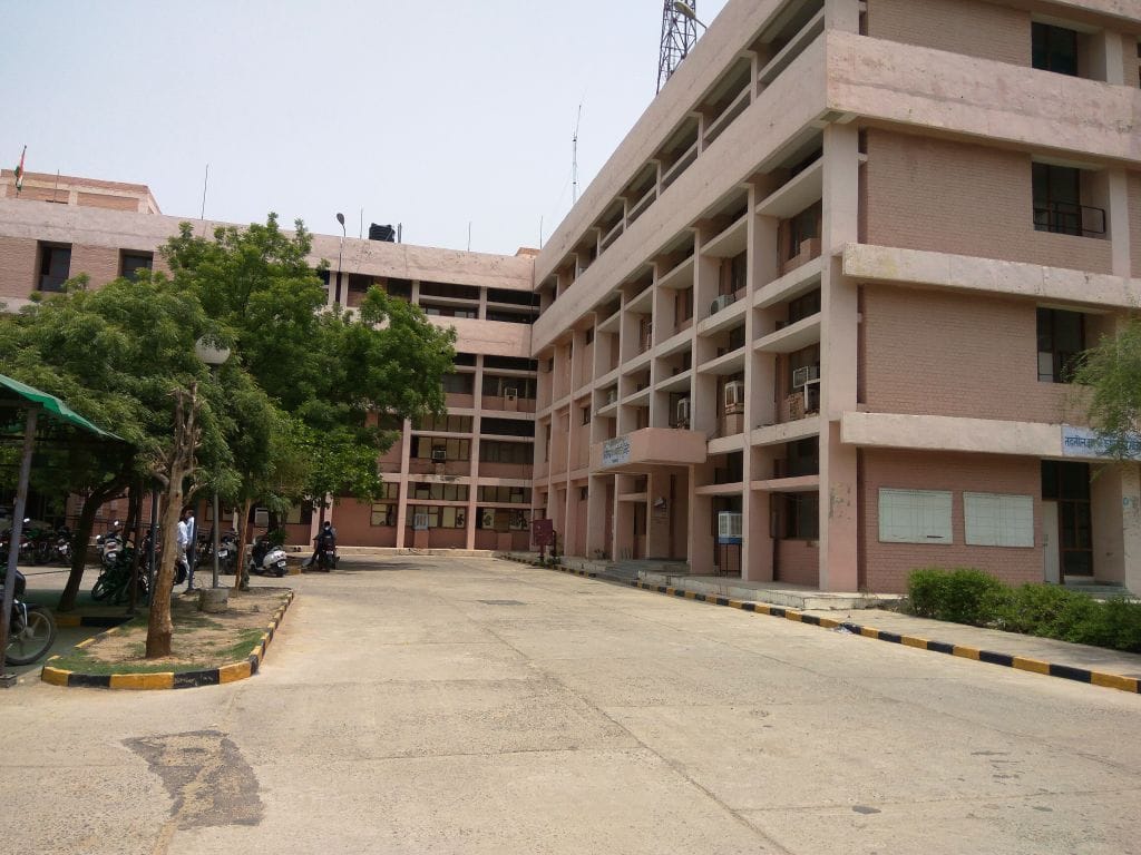 Registration of 25 BS-2 vehicles in the closed showroom of Hisar, showing BS-4, was done in Fatehabad