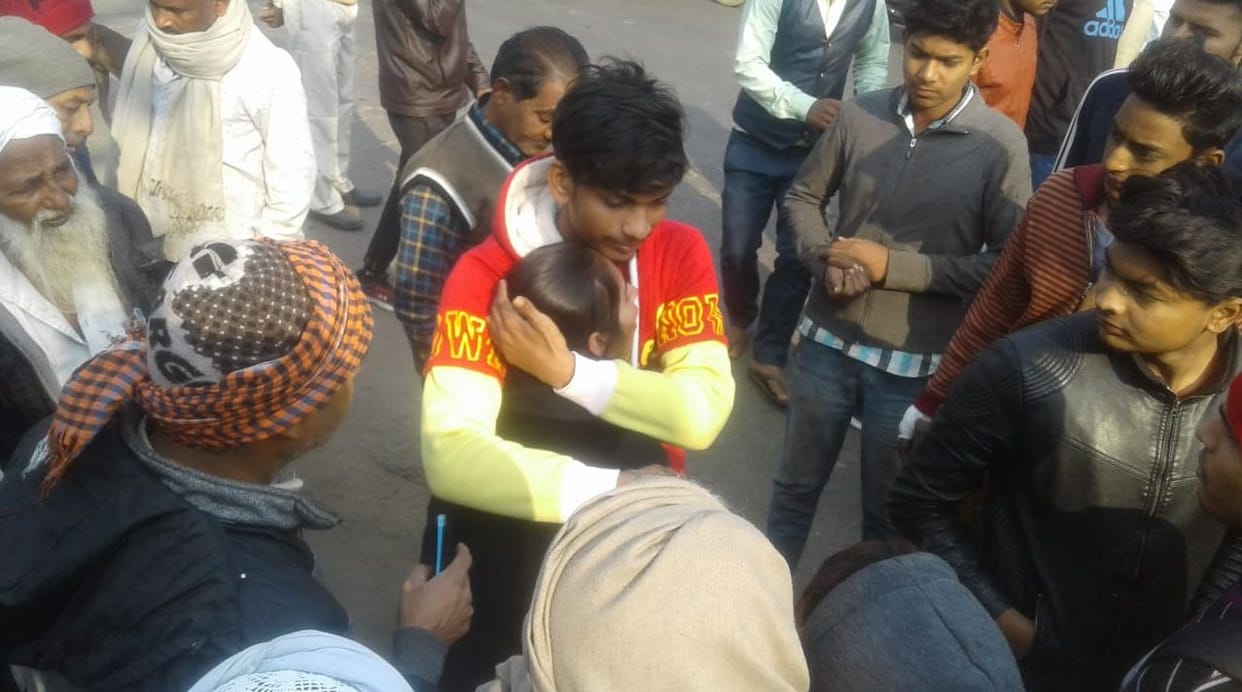 Muzaffarnagar: Uncontrolled bus crushes student