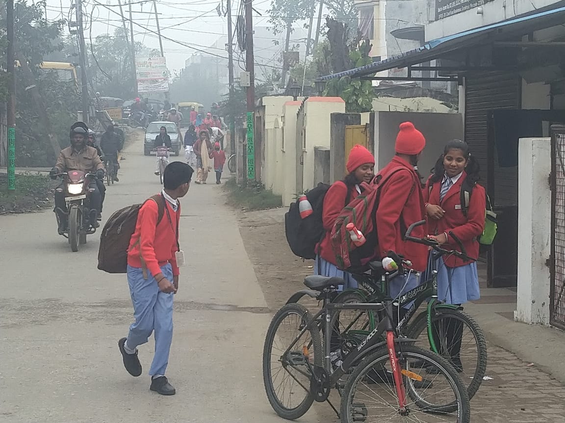 orders to keep schools closed in Varanasi district Due to increasing cold know how long holidays
