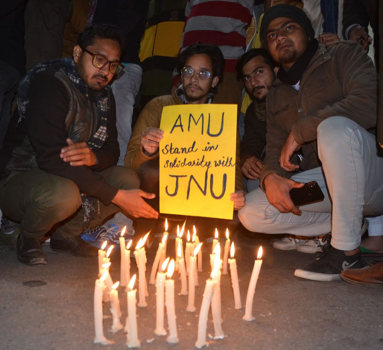 AMU student protesting to support JNU student, shouting against government