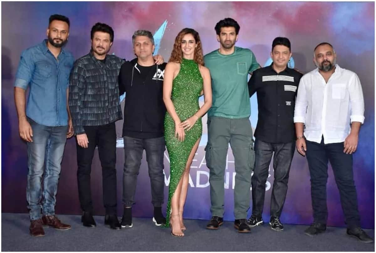disha patani looks stunning in malang trailer launch in green shimmer gown
