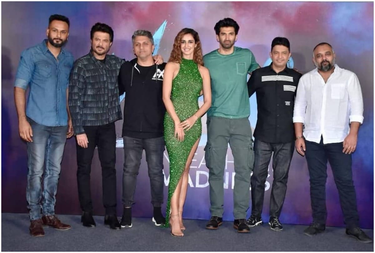 disha patani looks stunning in malang trailer launch in green shimmer gown