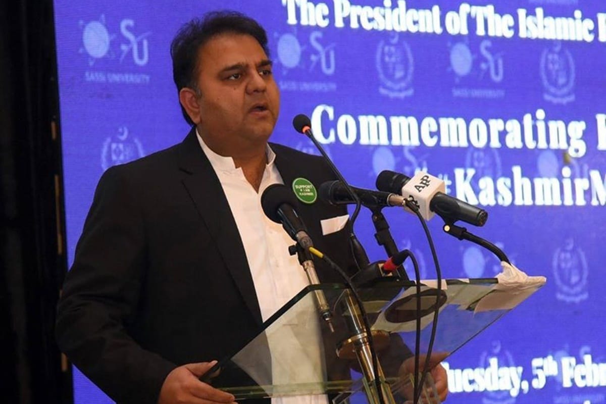 Chaudhry Fawad Hussain slap TV anchor during an argument over Tik Tok star Hareem Shah
